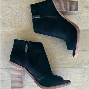 Vince Camuto open toe booties. Black size 6 M.